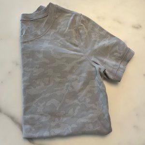 Lululemon Grey Athletic Shirt Camo pattern